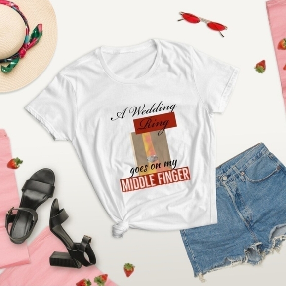 🎉Divorce Party🎉💍Wedding Ring on my Middle Finger tee - Picture 1 of 5